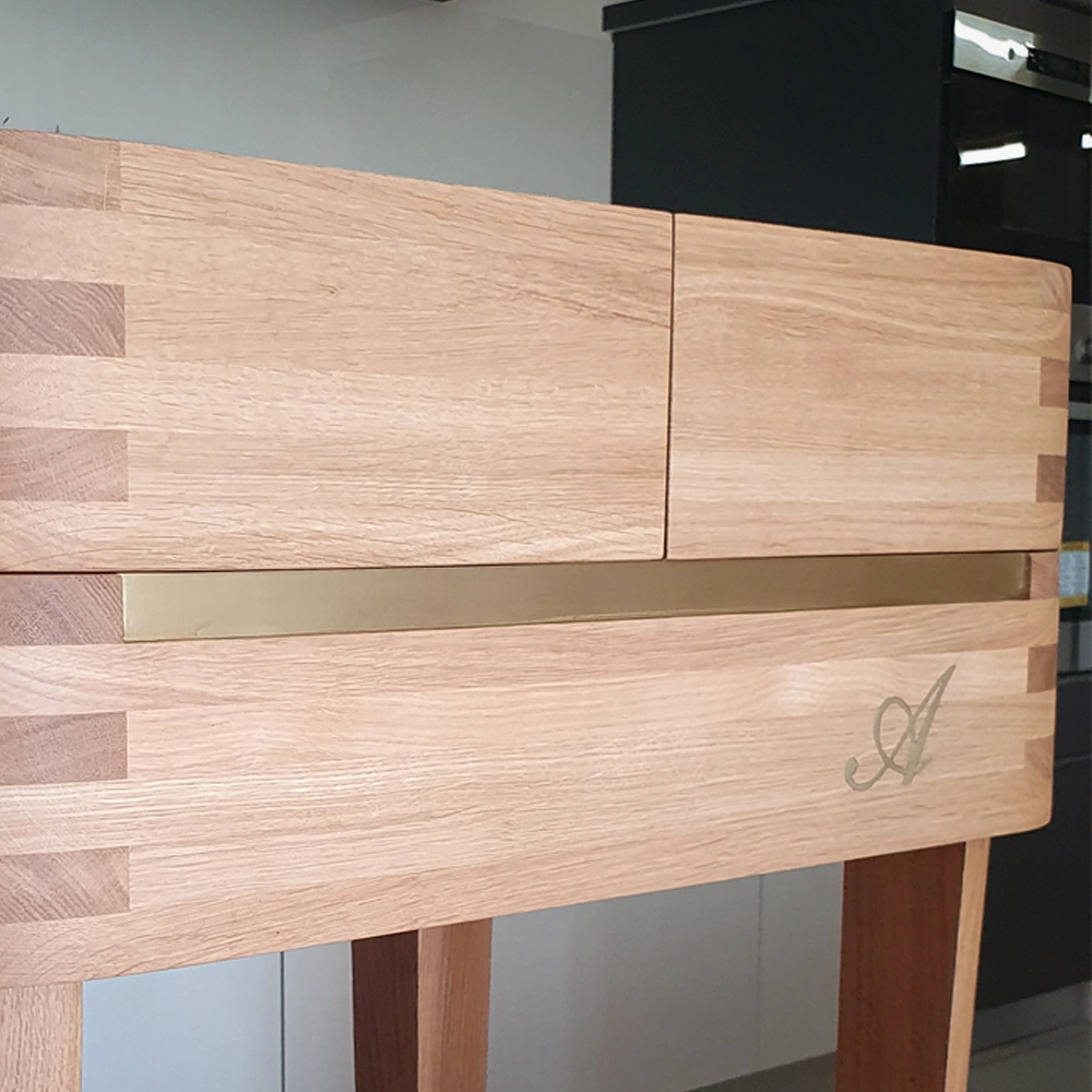 Détail de façade du chariot à fromages